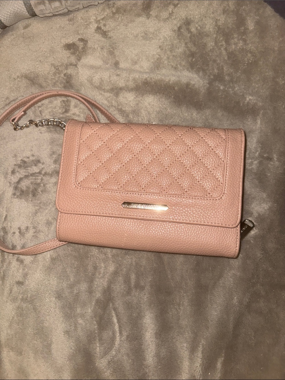 EUC🎉🎉Steve Madden Quilted Blush Crossbody Bag with Gold Accent